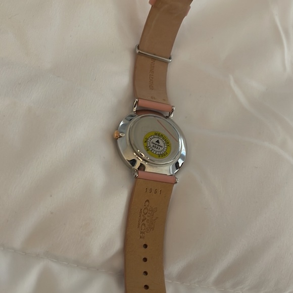 Coach Perry Quartz Pink Mother of Pearl Watch - Picture 4 of 4